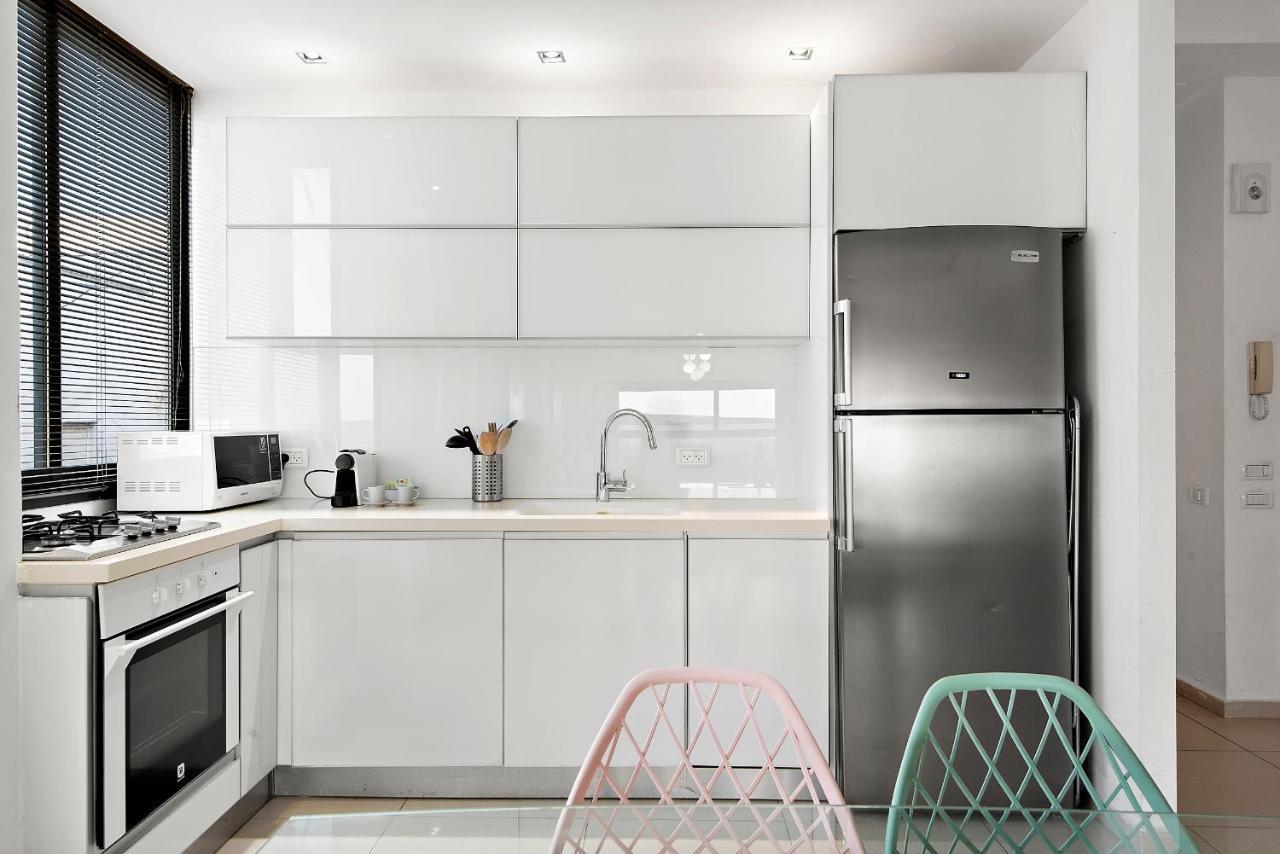 תל אביב Glorious Renovated Apartment On Top Of The Beach מראה חיצוני תמונה
