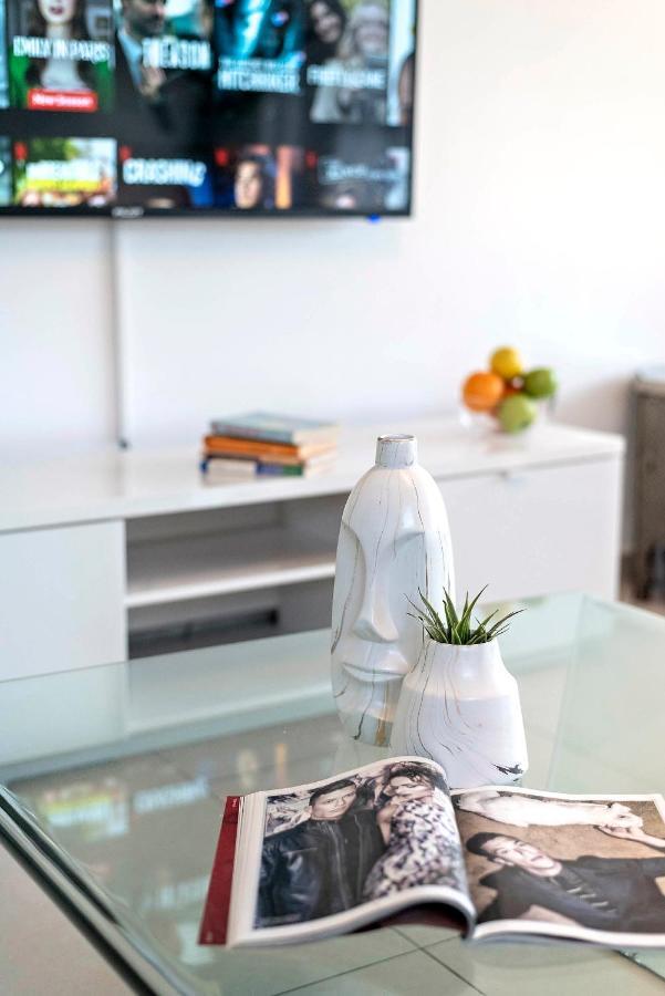 תל אביב Glorious Renovated Apartment On Top Of The Beach מראה חיצוני תמונה