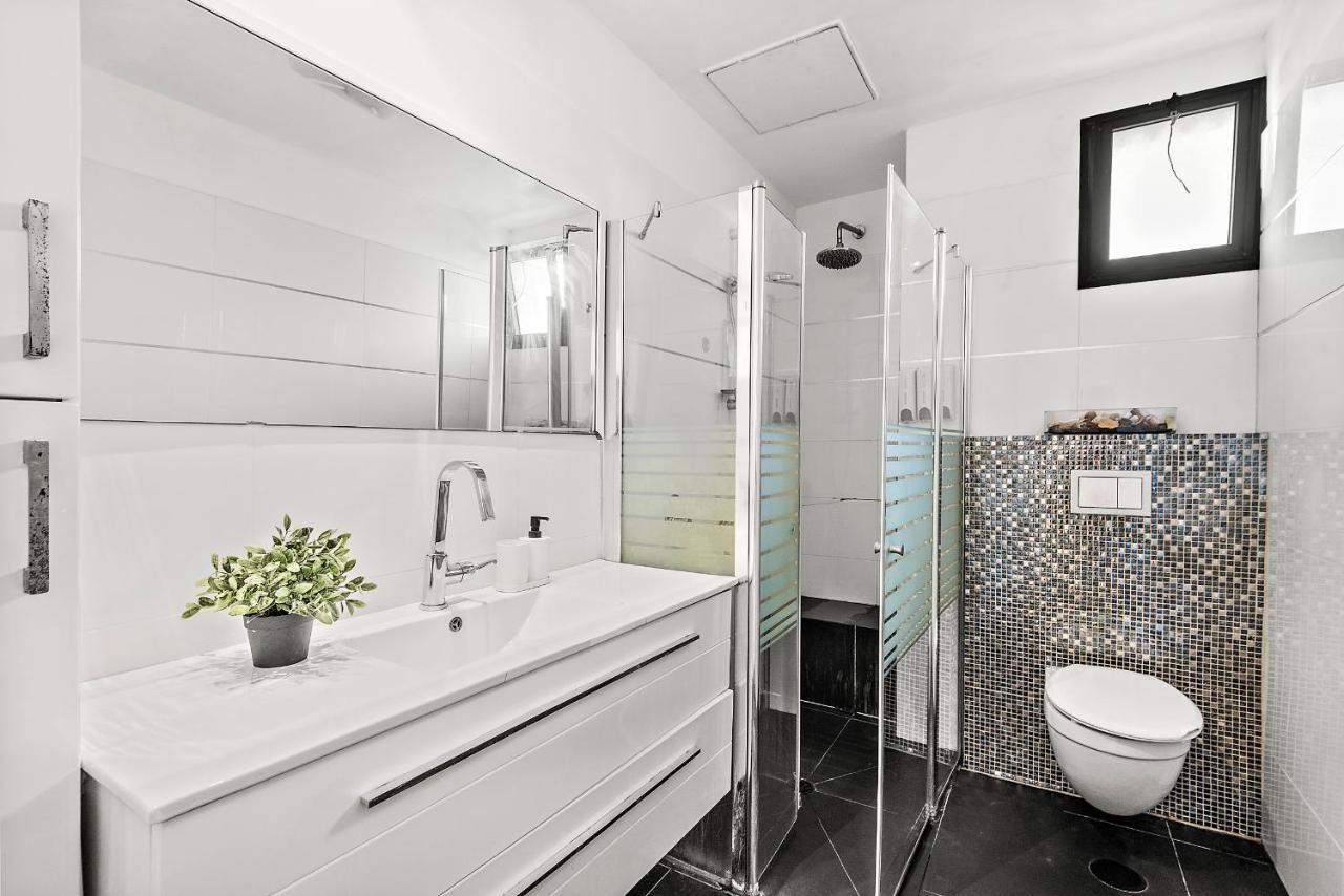 תל אביב Glorious Renovated Apartment On Top Of The Beach מראה חיצוני תמונה