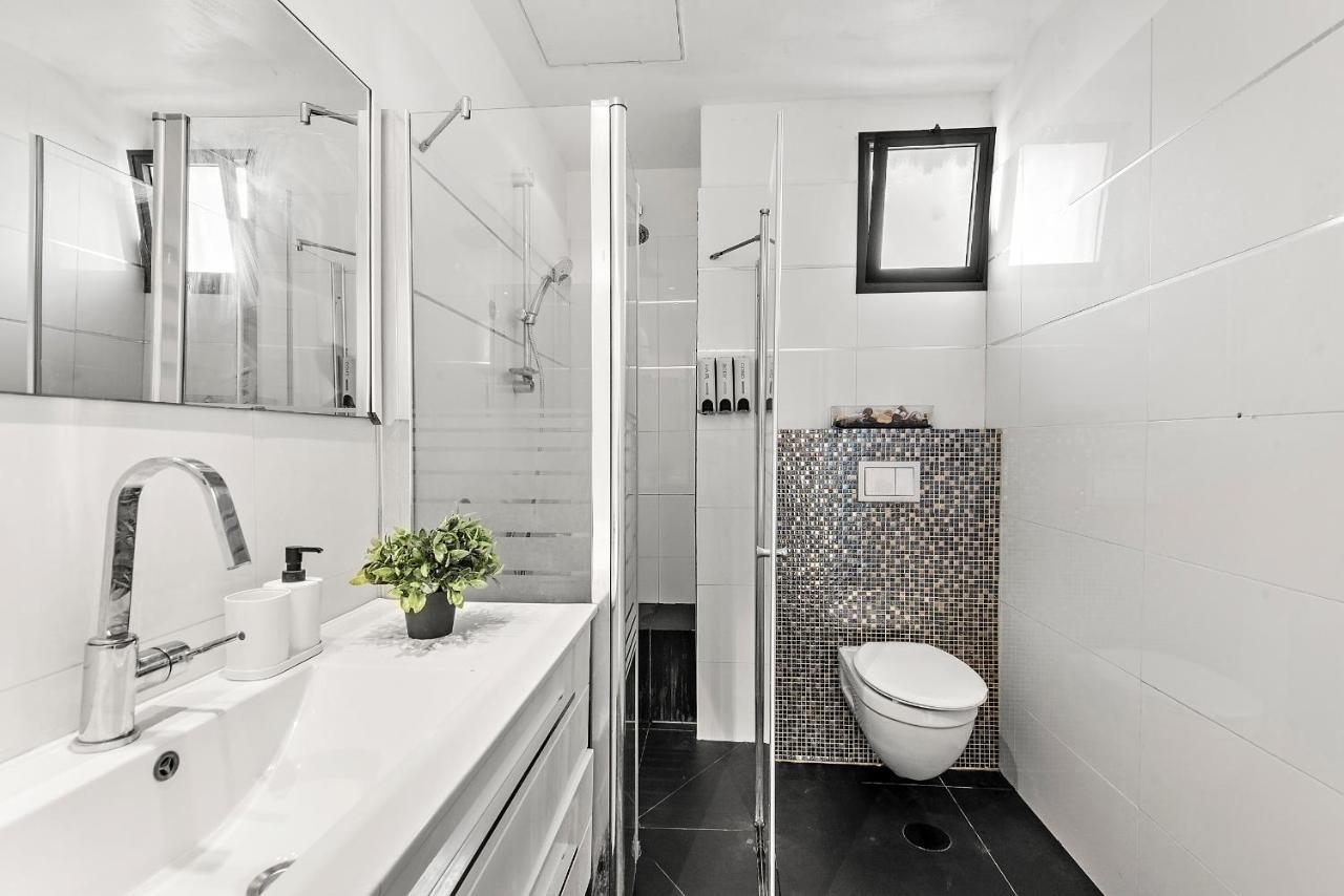 תל אביב Glorious Renovated Apartment On Top Of The Beach מראה חיצוני תמונה